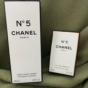 CHANEL Skincare Duo in Black and White